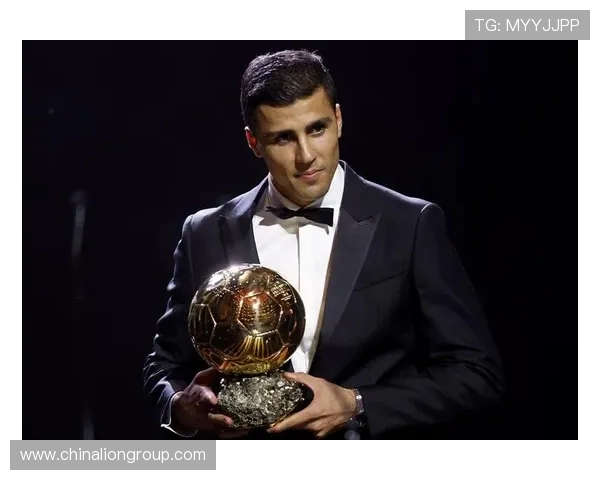 金球罗德里亮相伯纳乌 皇马只关注对手表现